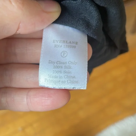 Everlane black 100% silk cami - Picture 3 of 5